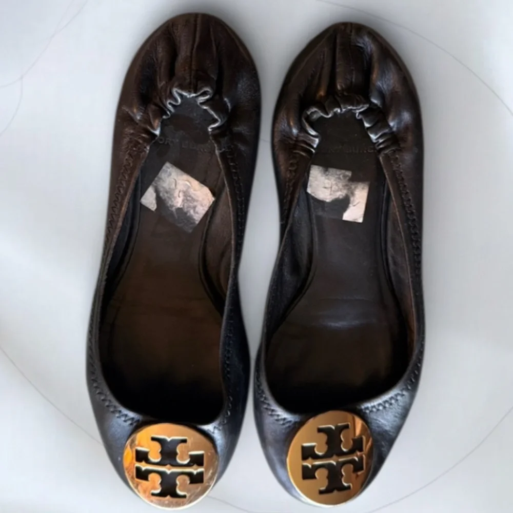 Tory Burch Black Leather Flats with Gold Emblem Gently Pre loved Size 7 M Women